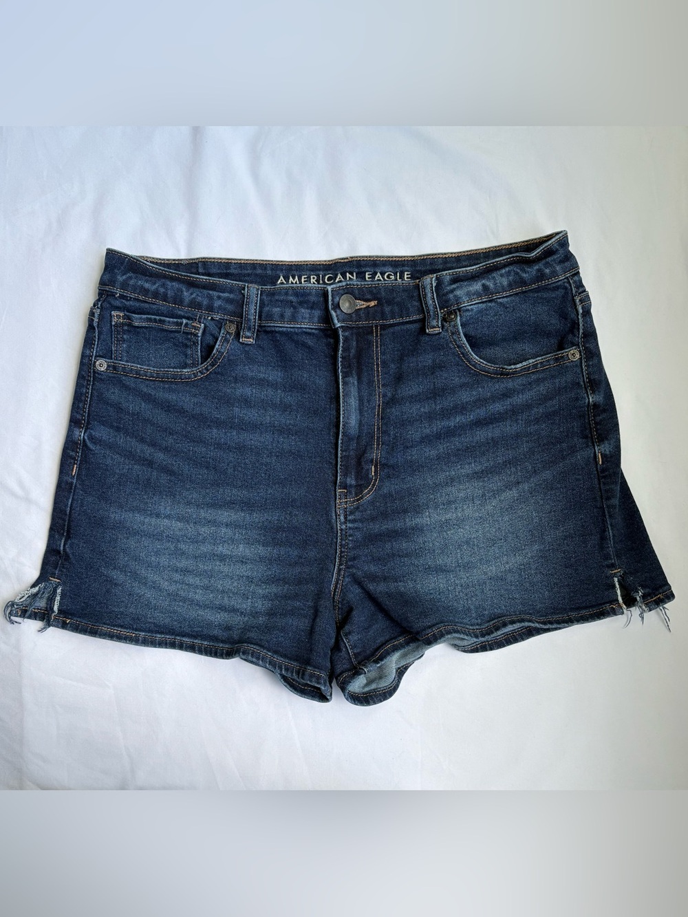 American Eagle Mom Short Size 12 High Rise Blue Stretch Denim Frayed Hem Shorts